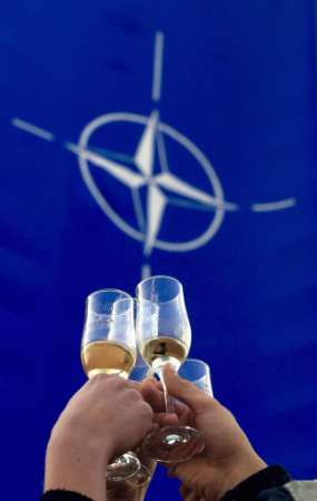 nato_champagne_21nov2002.jpg